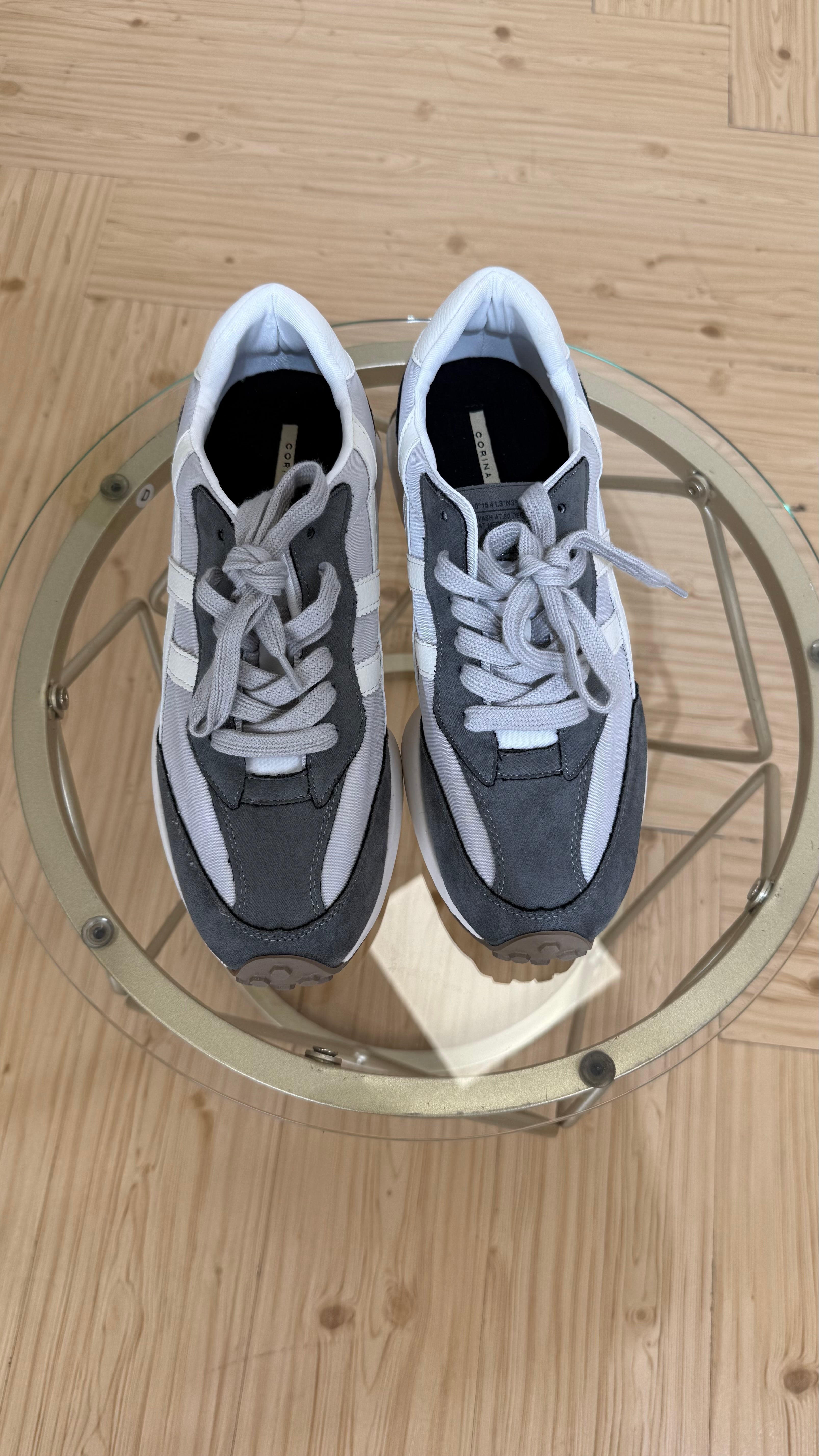 Sneaker A grigia