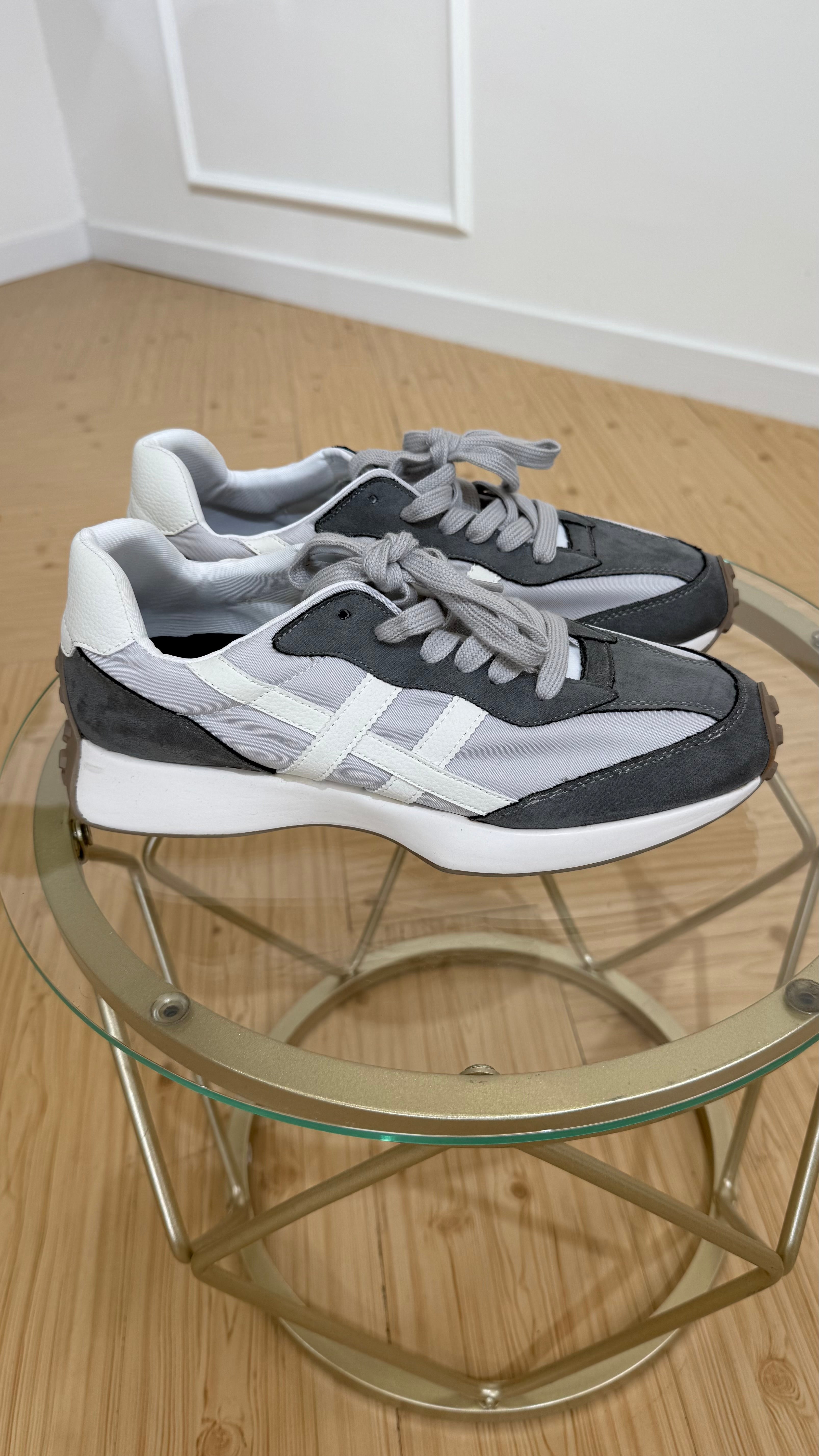 Sneaker A grigia