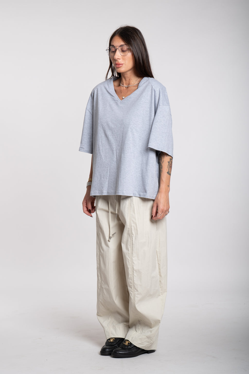 Maglia scollo V grigia