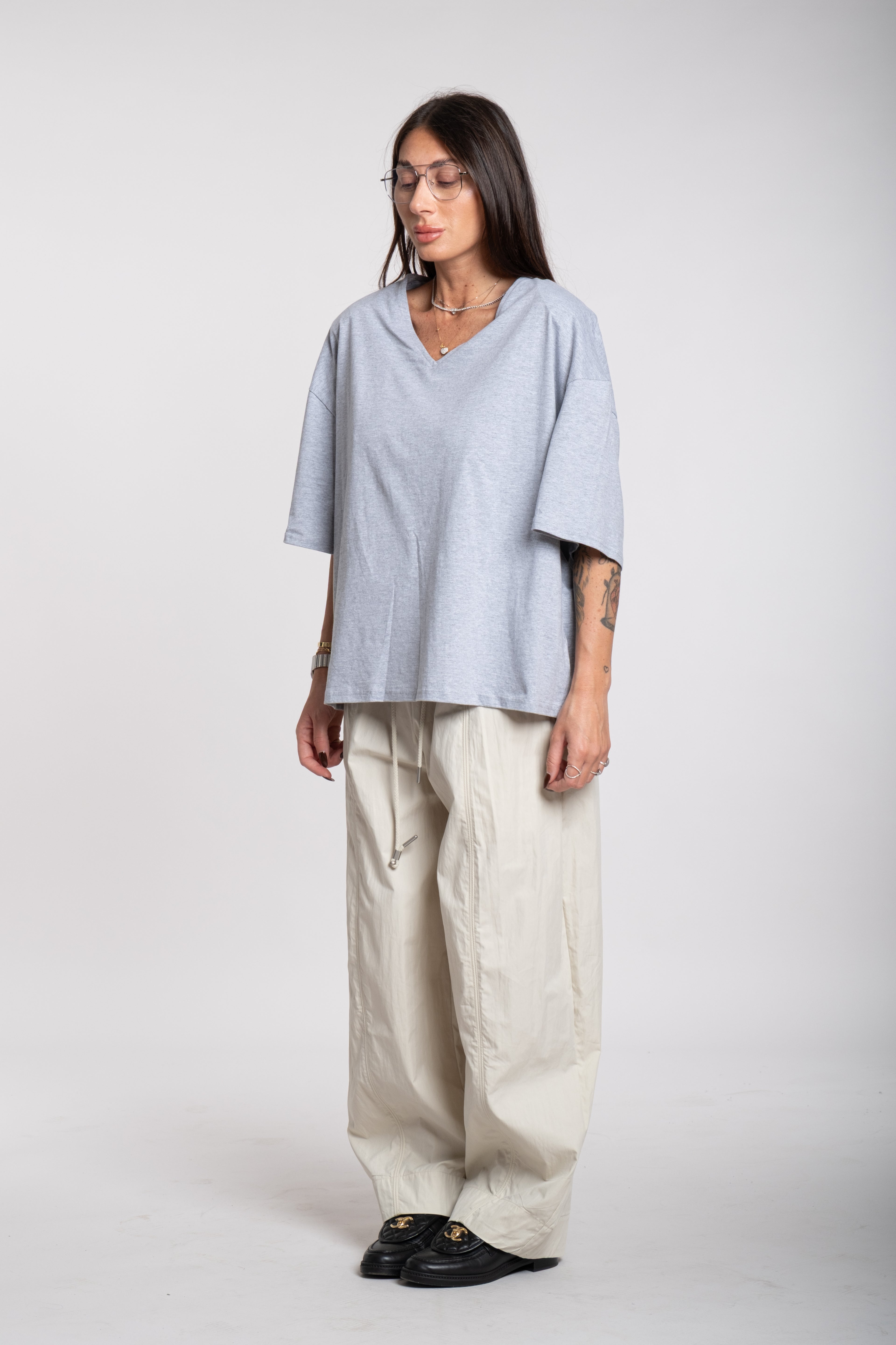 Maglia scollo V grigia