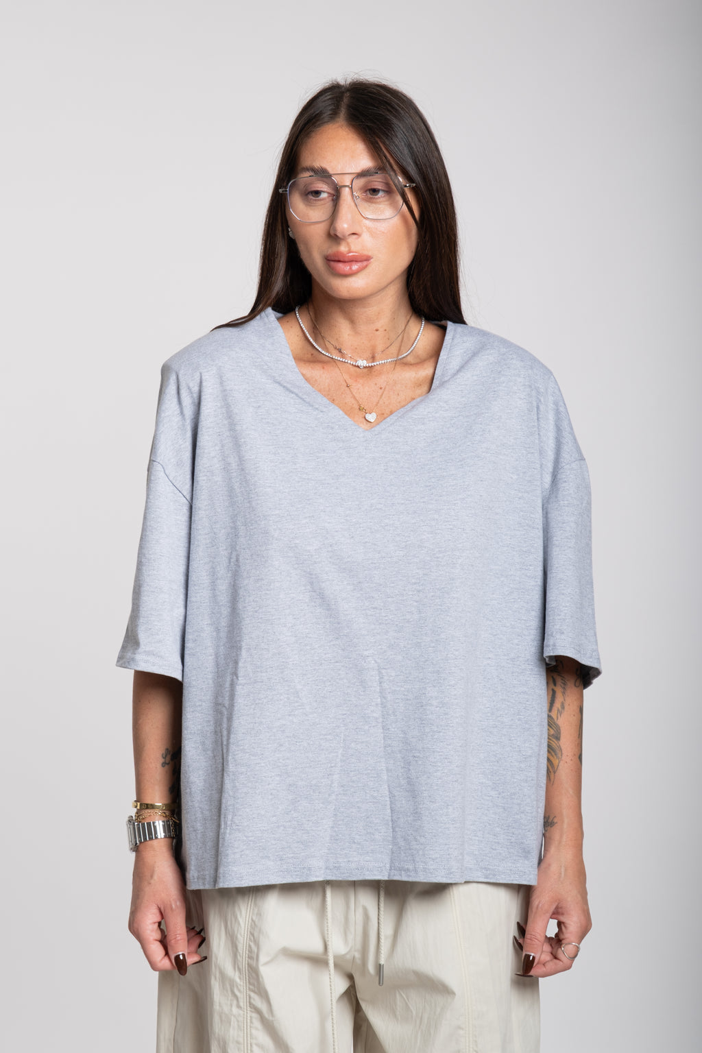 Maglia scollo V grigia