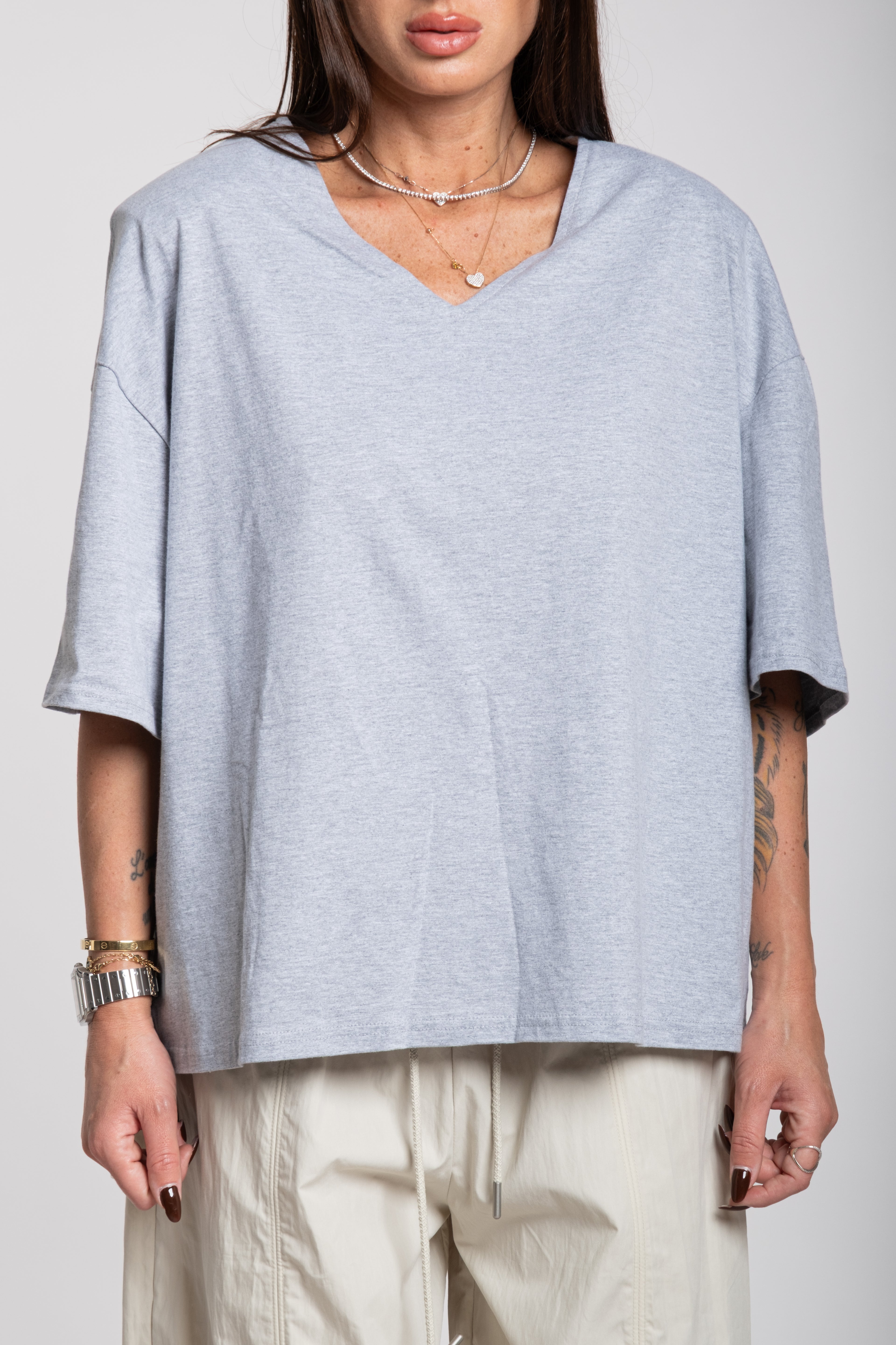 Maglia scollo V grigia
