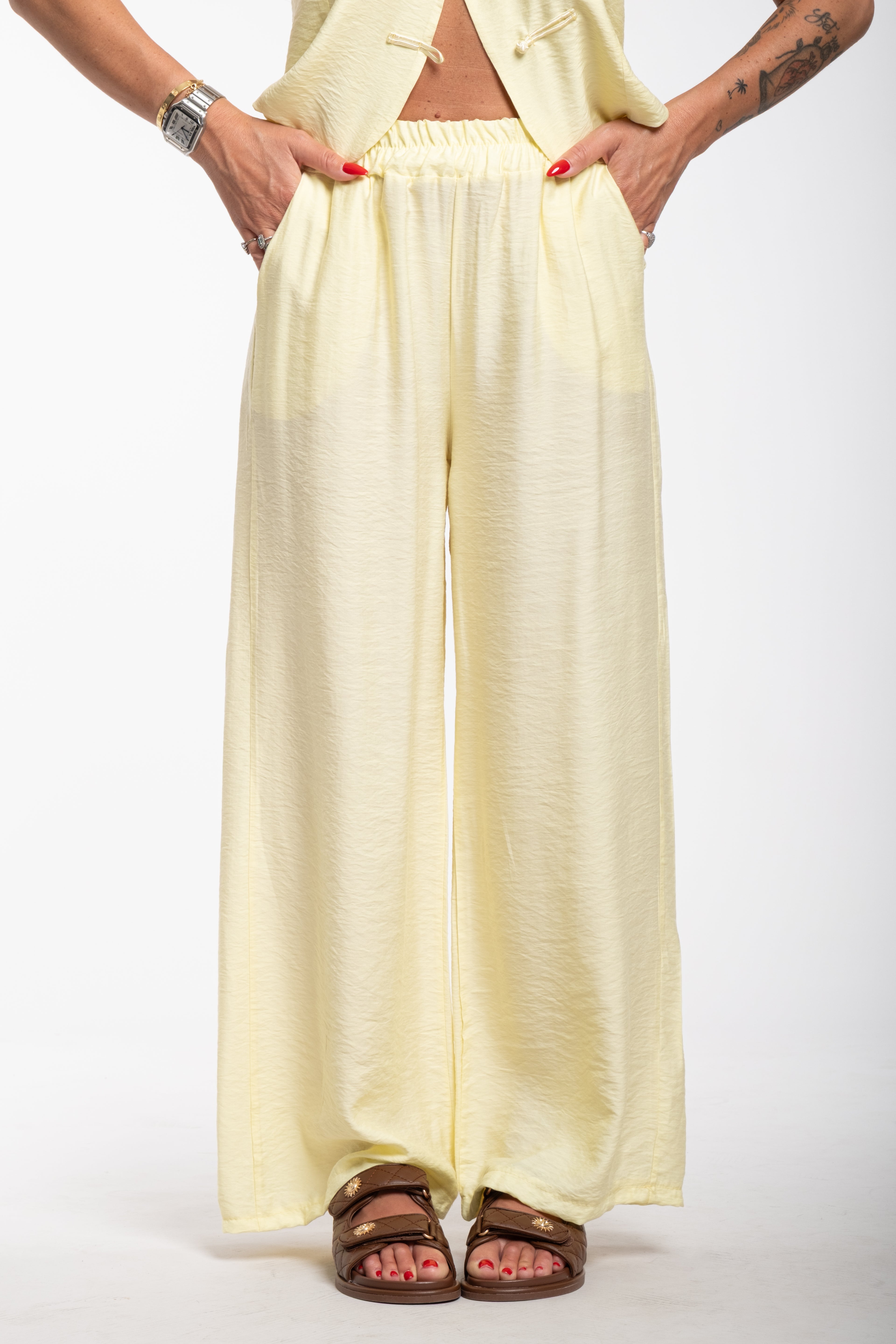 Coordinato smanicato giallo